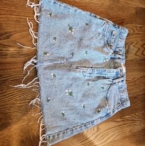 MNG Mango DENIM FLOWER embroidered Pink Flowers Distressed Skirt  Size SMALL